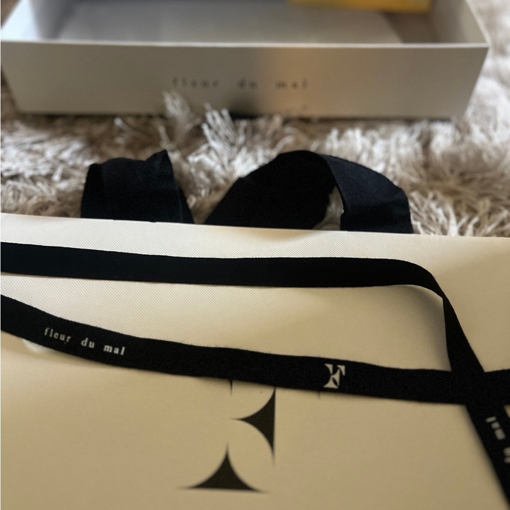 Box & bag - Picture 3 of 5